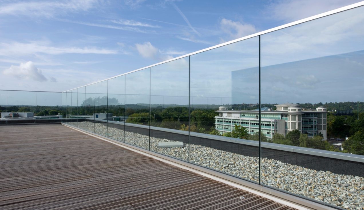 B40 - Frameless Glass to Terrace area