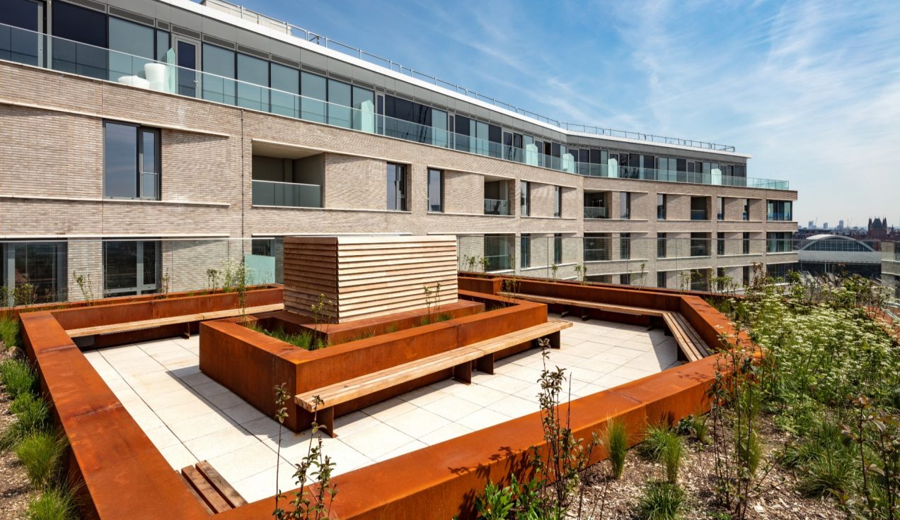 02 Onyx Apartments, Camley Street - External terrace balustrade