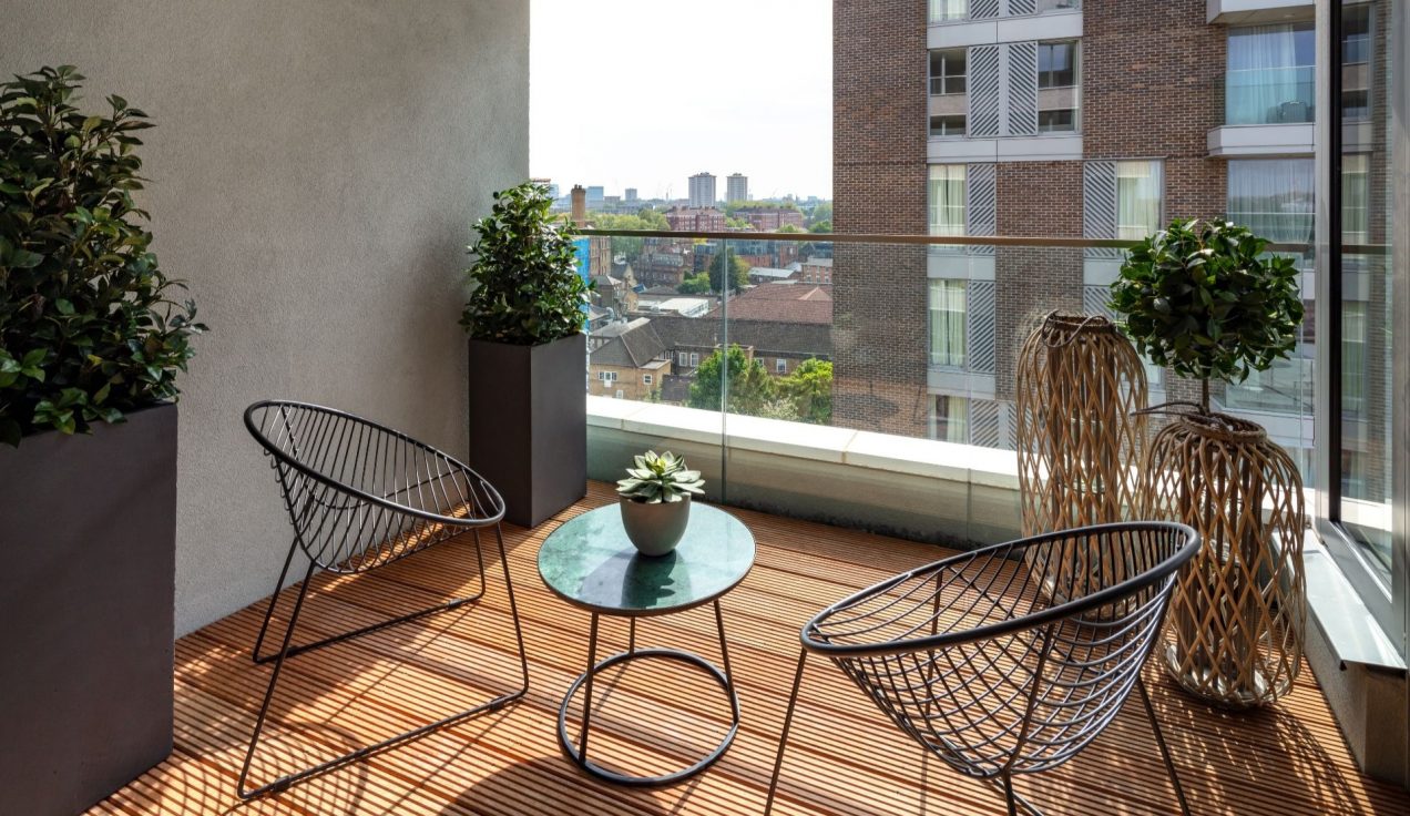 03 Onyx Apartments, Camley Street - External balcony balustrade