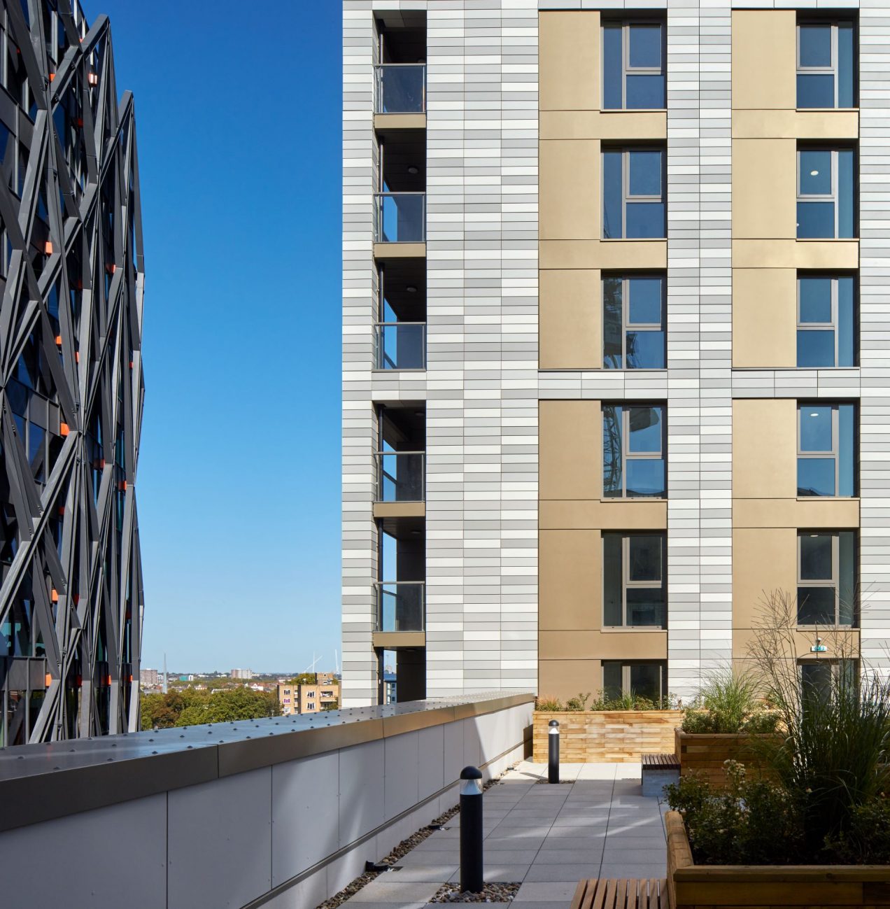 close up of inset balustrades - 04 