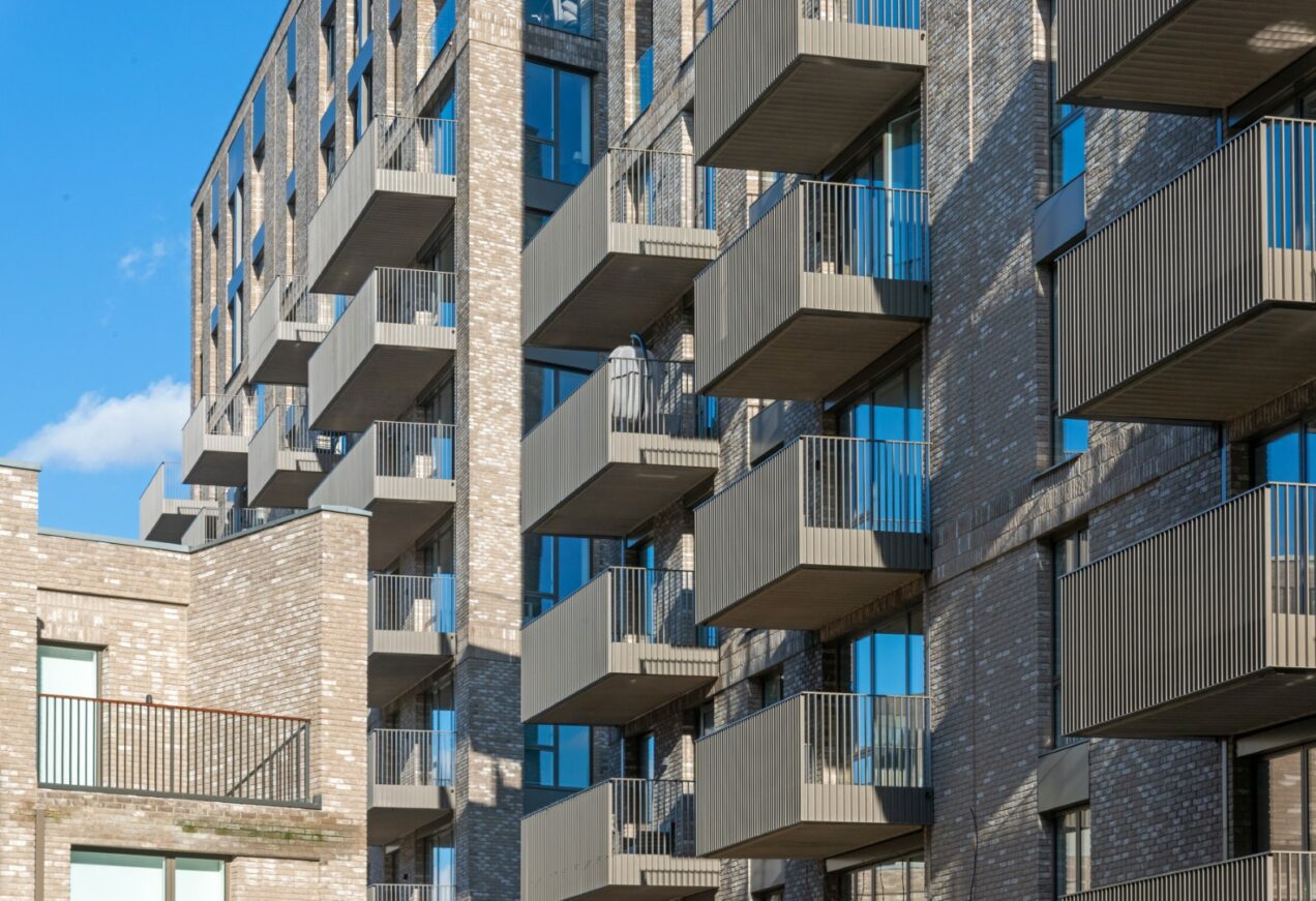 09 close up of vertical bar balconies 