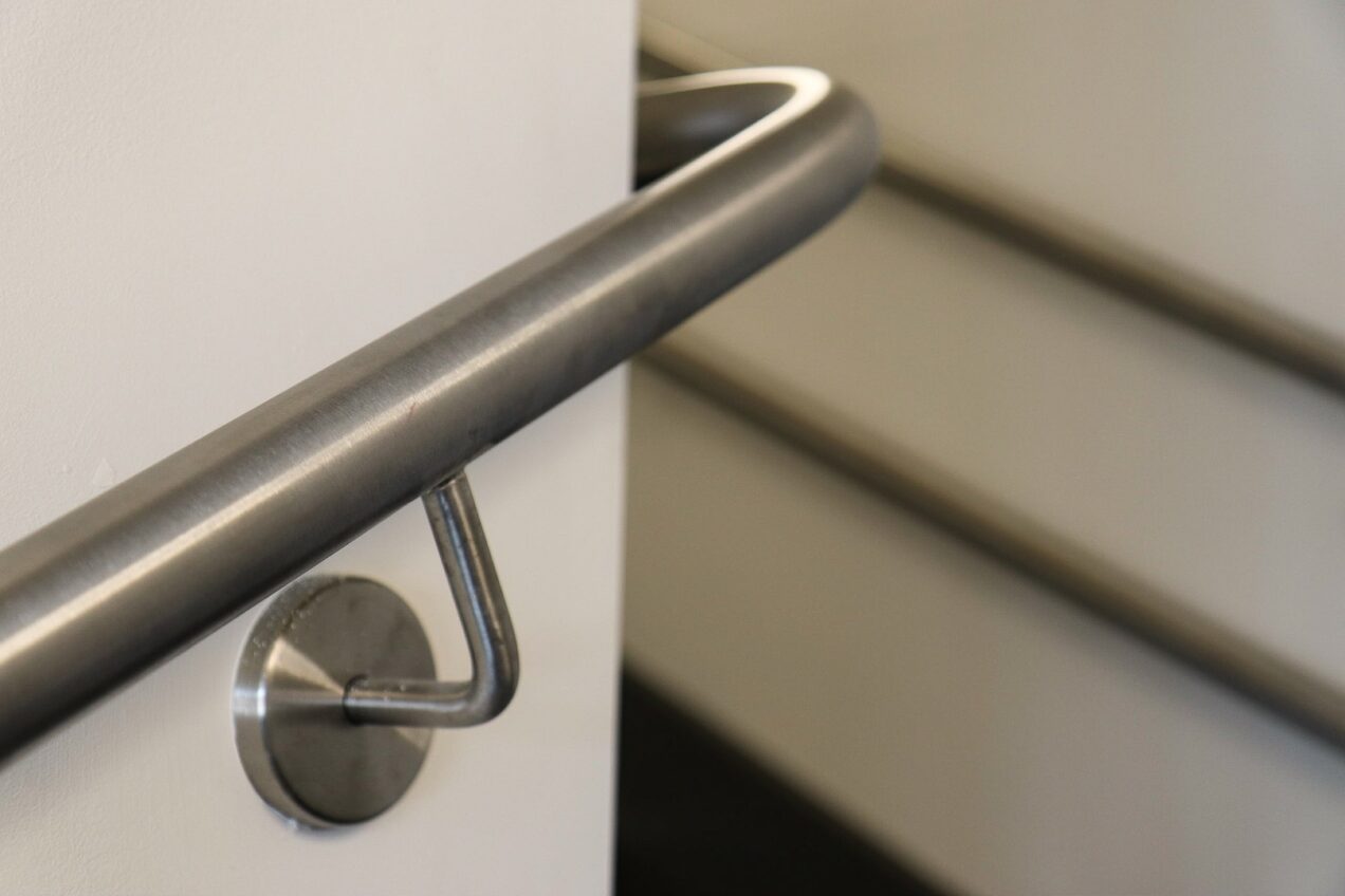 04 Wall Handrail with Bracket 