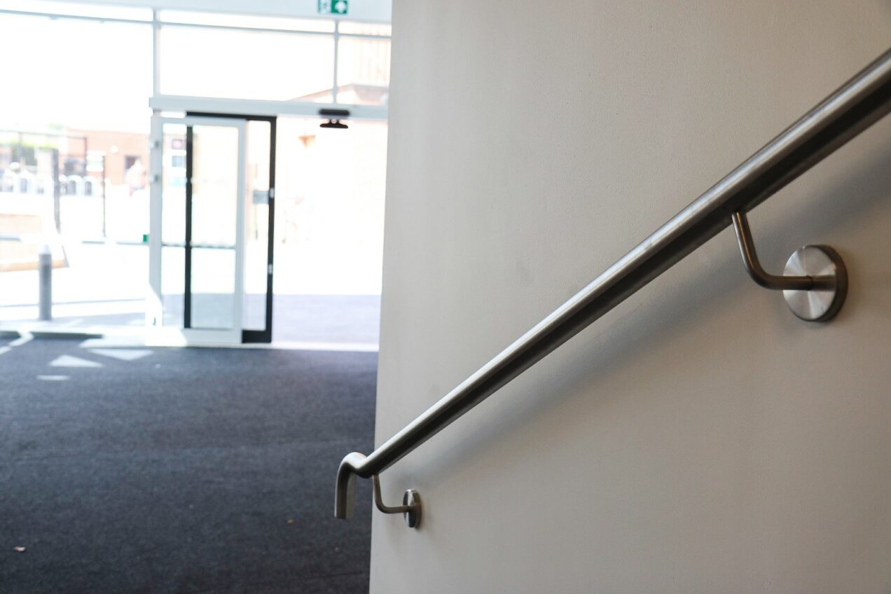 05 Wall Handrail in Entrance 