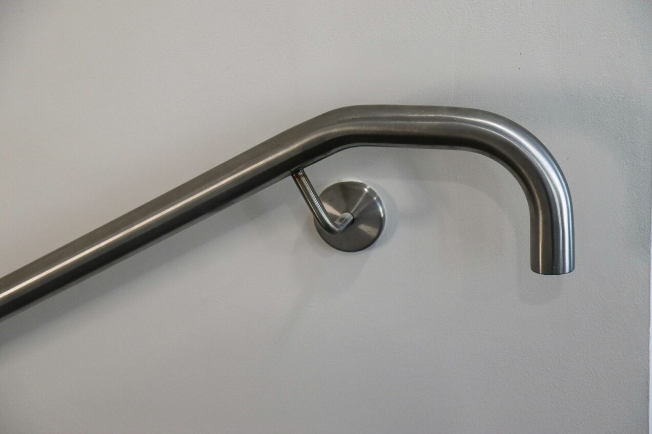 09 Wall Handrail with Bracket End 