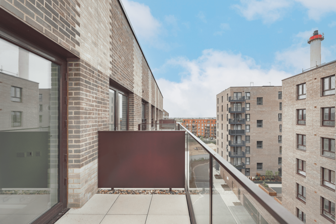 Harrow View East - A2 rated glass balustrade 05