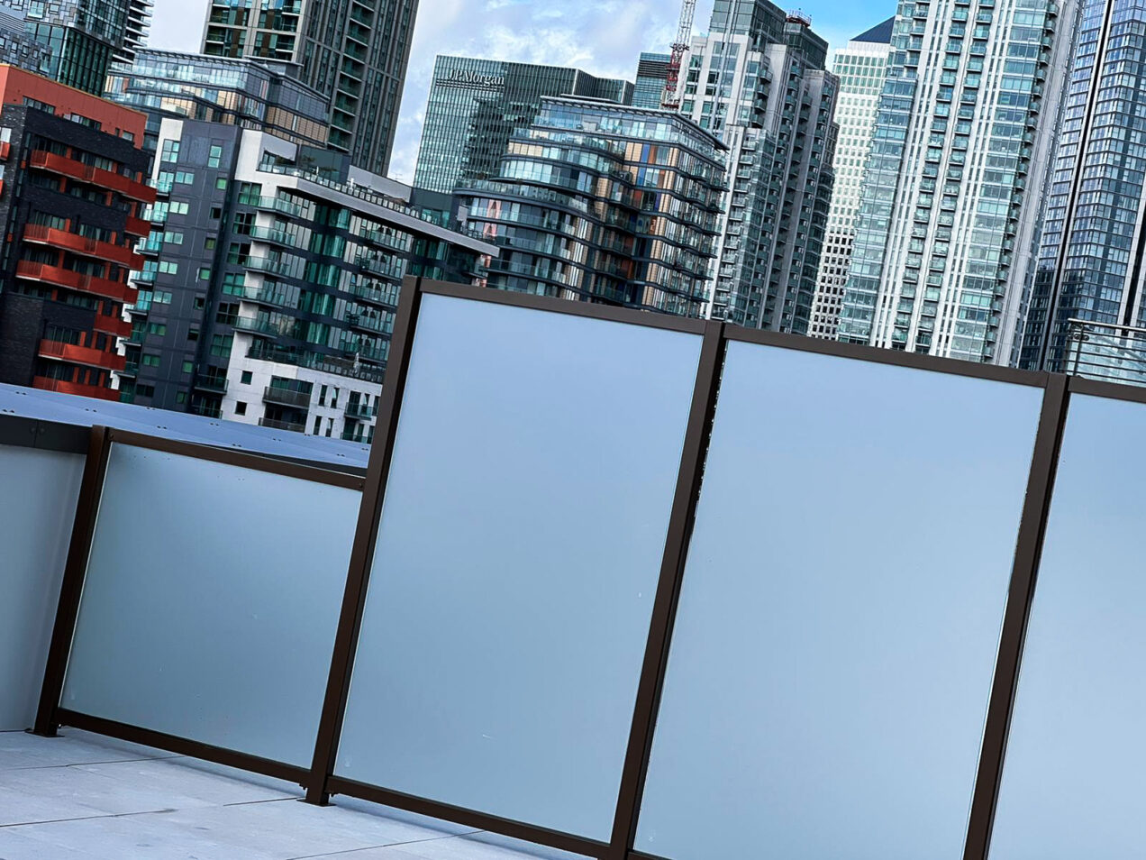 03 Side View of Privacy Screen on Terrace 