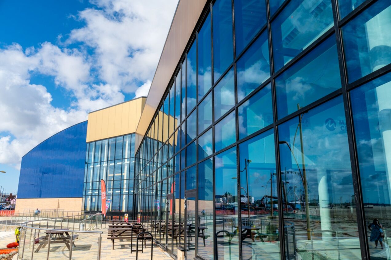 03 External Railings B20 with Post and Glass 