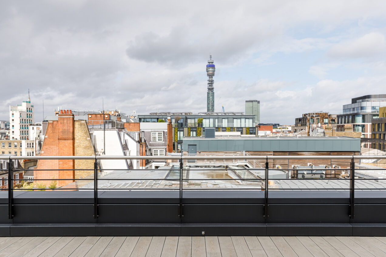 03 Side view of terrace balustrades 