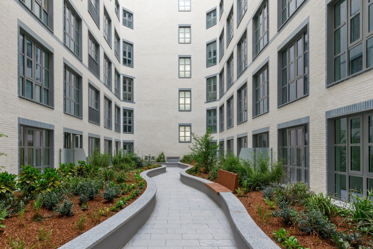 23 Internal Garden Courtyard 